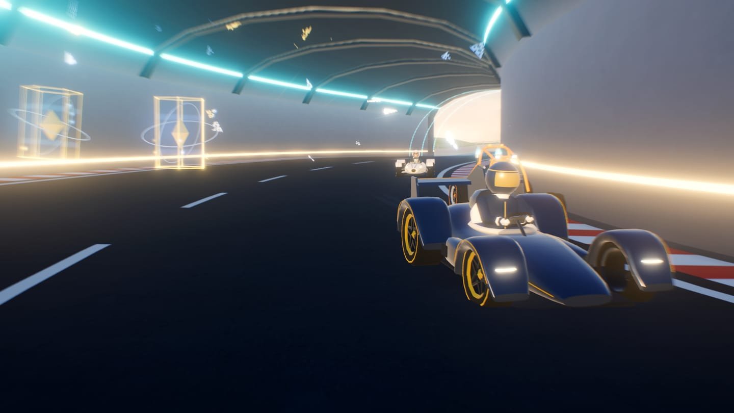 Escena real de LUM360 HyperDrive: el kart azul y dorado de The Strategist cruza el Digital Tunnel entre anillos de luz y LUM Cubes holográficos, con dos rivales detrás