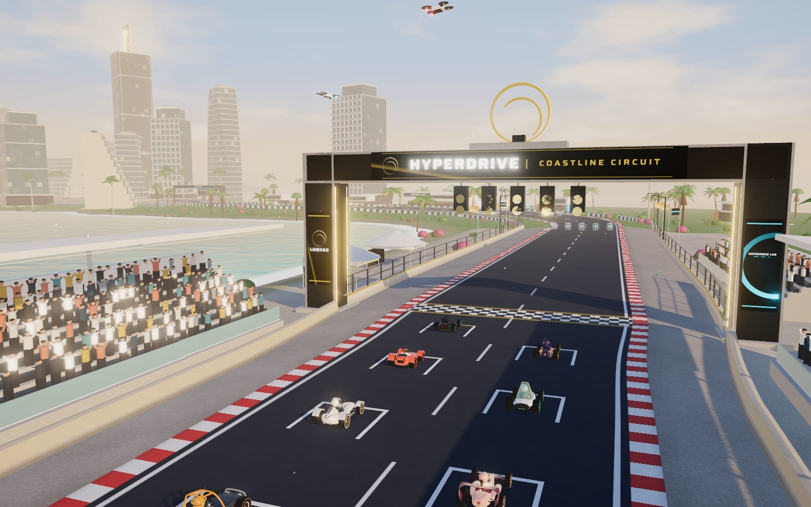 LUM360 HyperDrive: karts de ocho pilotos derrapando por un circuito costero futurista con el arco de salida de LUM360 al atardecer