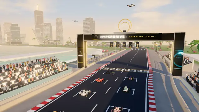 Arco de salida HyperDrive con los karts en la parrilla, gradas y la costa al fondo